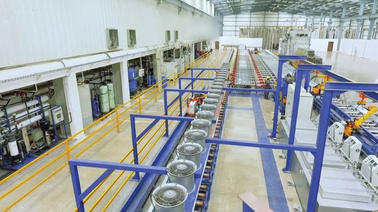 Run-out table with in-line cooling fans and finishing equipment